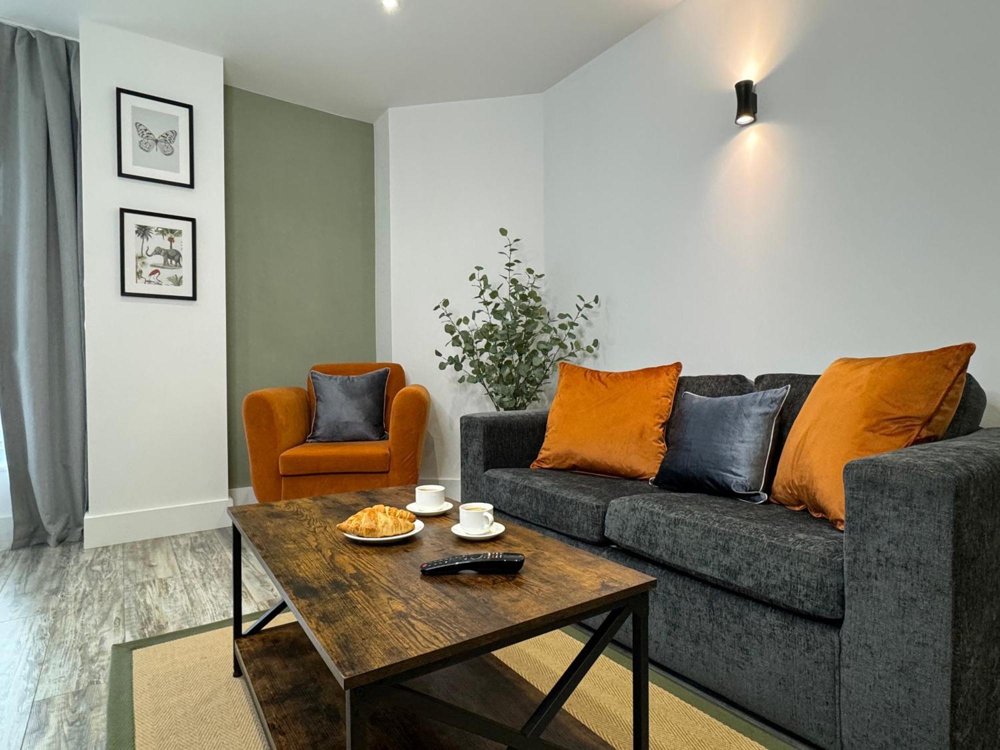 Modern One-Bedroom Apartment Swindon Exterior foto